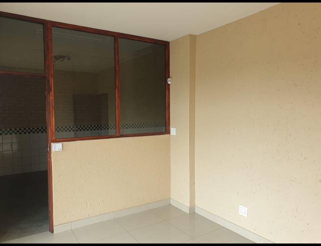 167M² WAREHOUSE TO LET IN POMONA